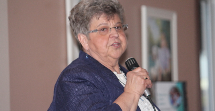 Elaine Bickel speaks at the LLL Convention